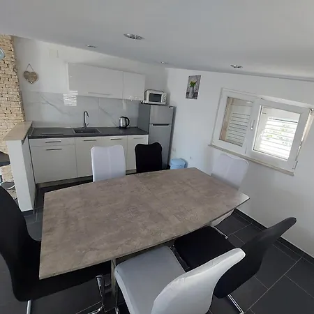 Nella Apartment *