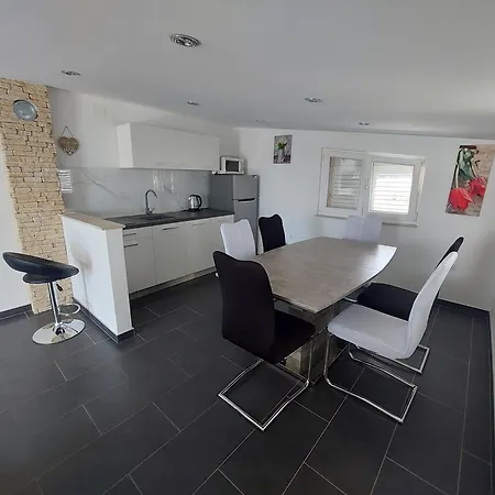 Nella بيوغْغاد نا موغو