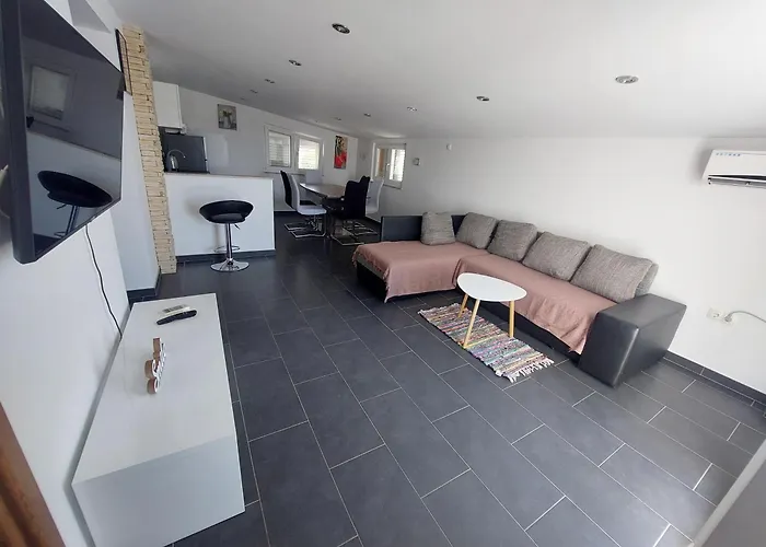 Nella ビオグラード・ナ・モル