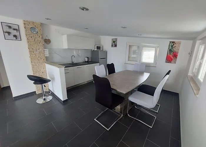 Nella ビオグラード・ナ・モル