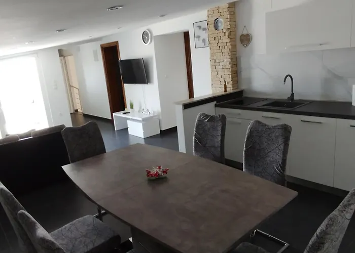 Nella * ビオグラード・ナ・モル